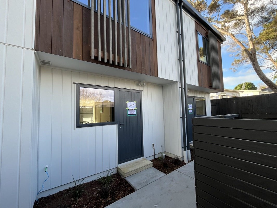 7/157 Beach Haven Road, Beach Haven, Auckland - Carousel 2