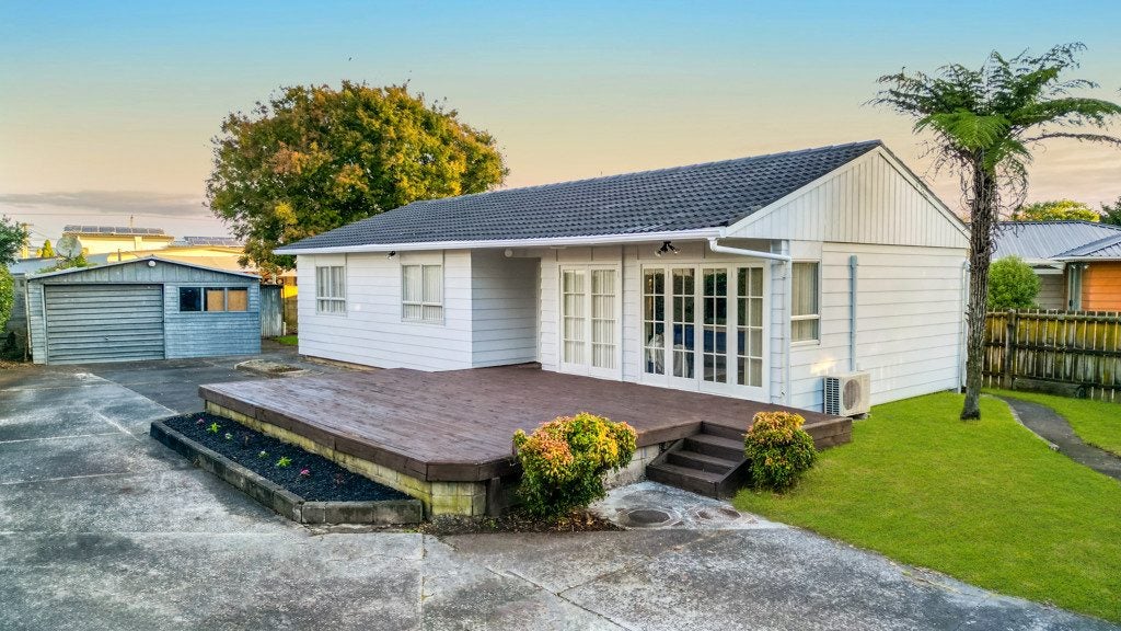 8 Pukeroa Place, Papakura, Papakura - Carousel 1