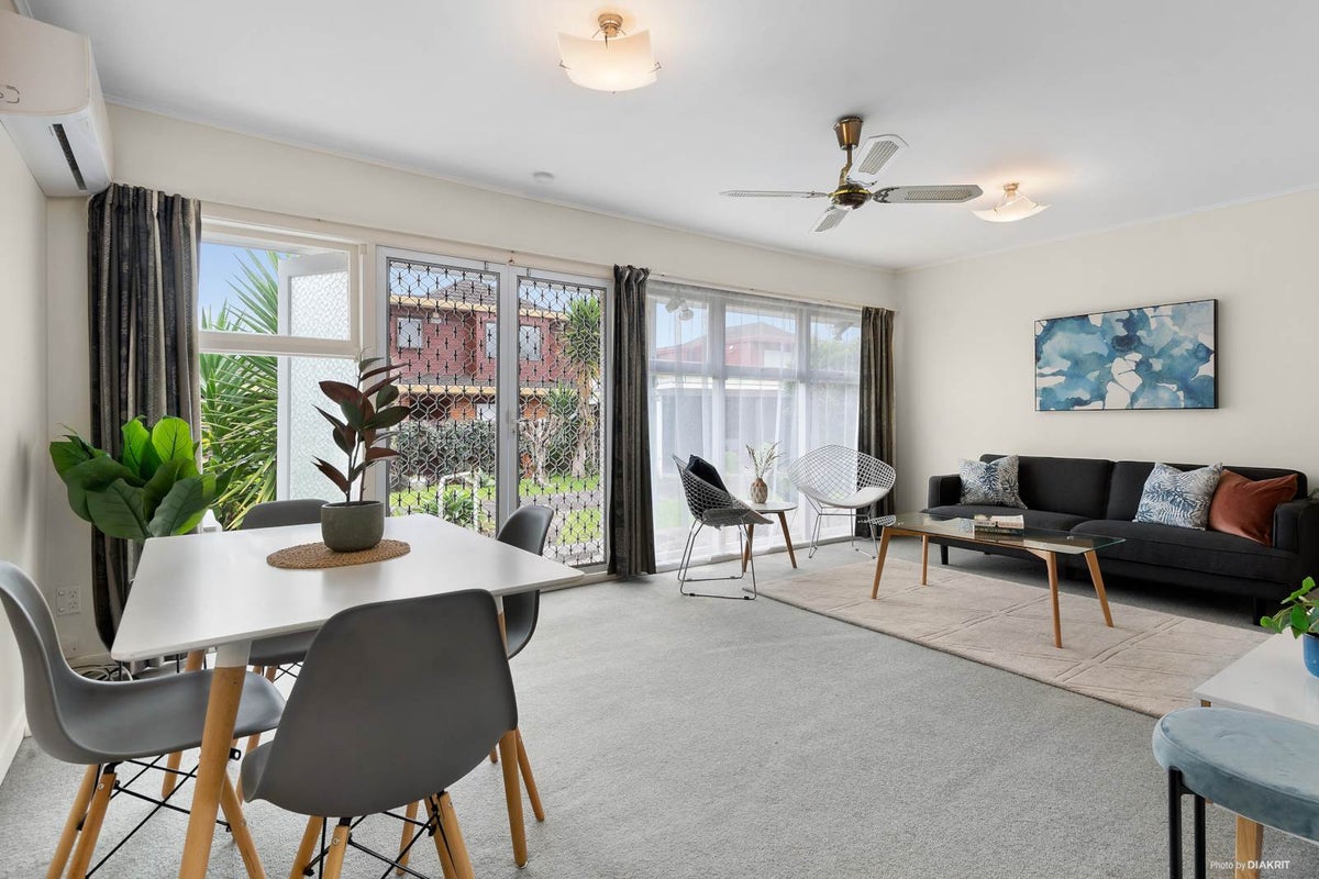 3/18 Tawhiri Road, One Tree Hill, Auckland - Carousel 1