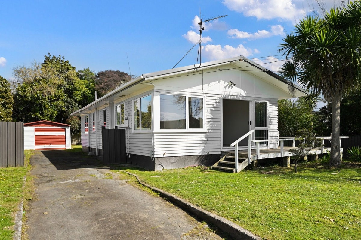 11 Dalesford Street, Silverdale, Hamilton - Carousel 2