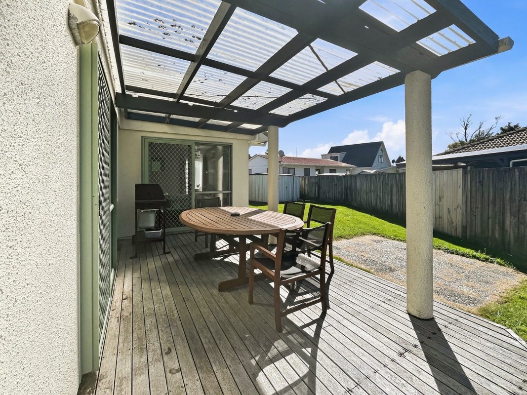 4 Capricorn Place, Kawaha Point, Rotorua - Carousel 2