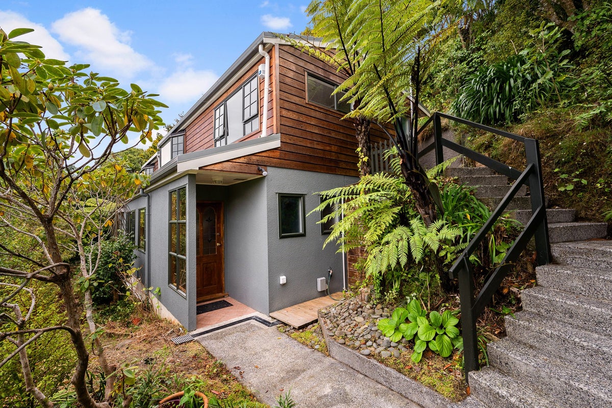 17 David Crescent, Karori, Wellington - Carousel 1
