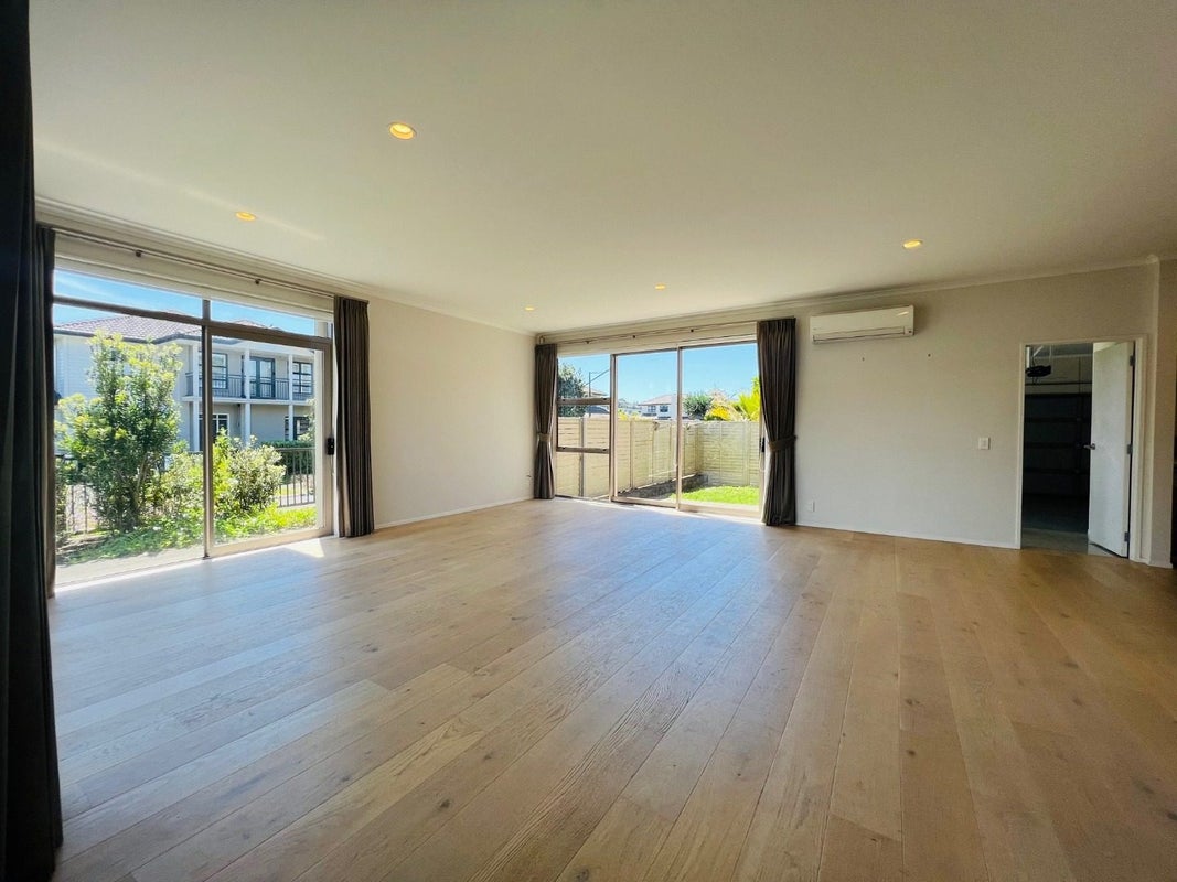 35 Guard Crescent, Stonefields, Auckland - Carousel 2