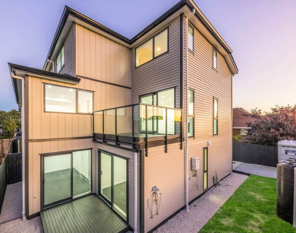 31E Waddell Avenue, Point England, Auckland - Carousel 2