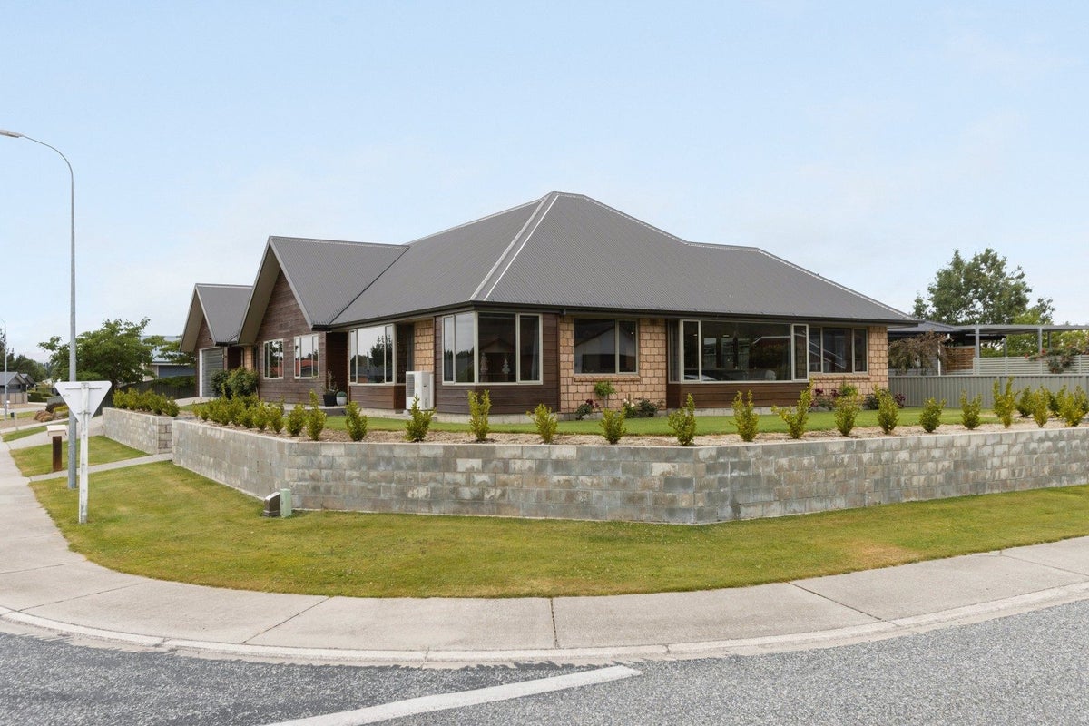 2 Elizabeth Place, Clyde, Clyde - Carousel 1