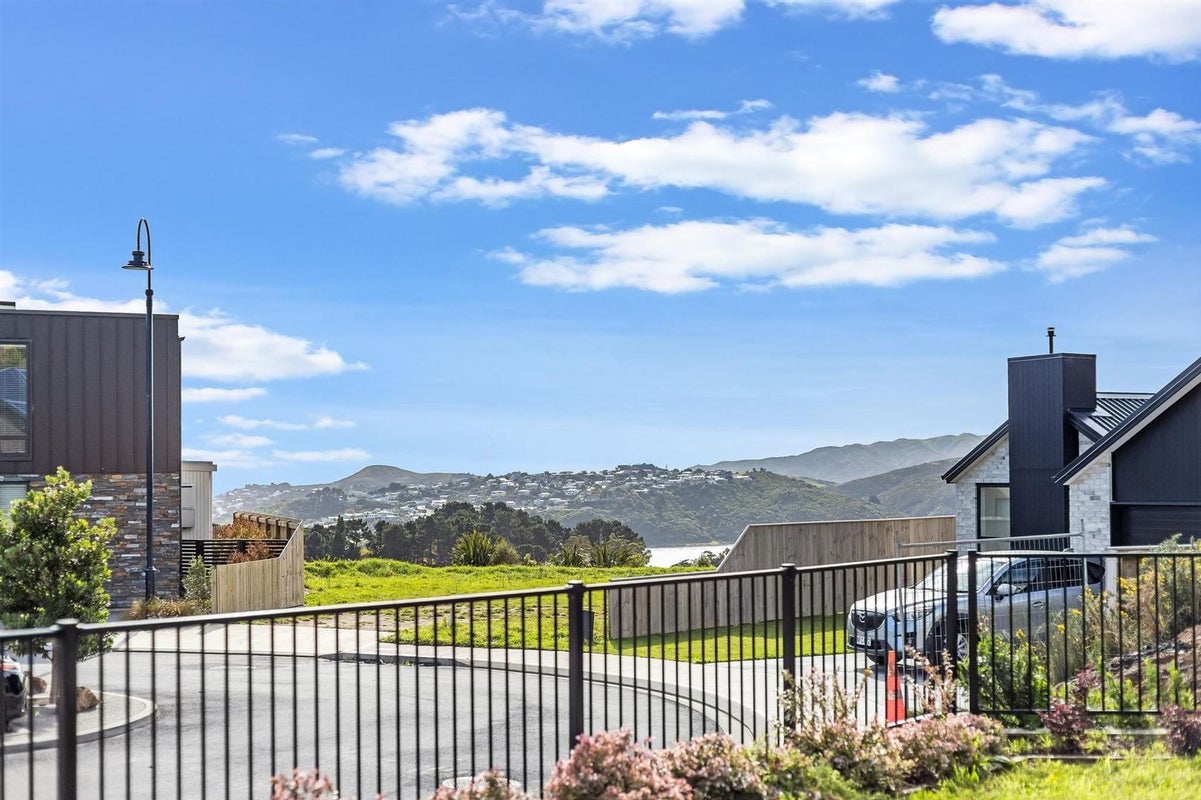 14 Kaiaho Close, Aotea, Porirua - Carousel 2