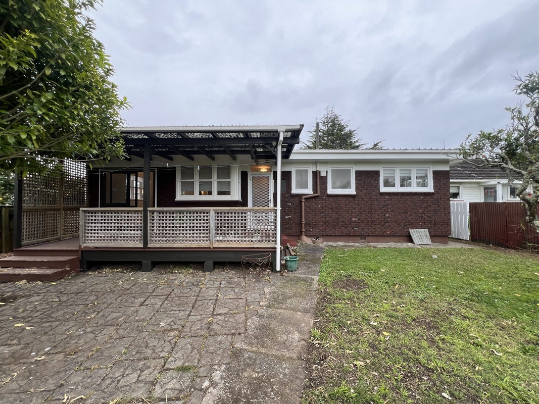 42 Kawiti Avenue, Point England, Auckland - Carousel 1