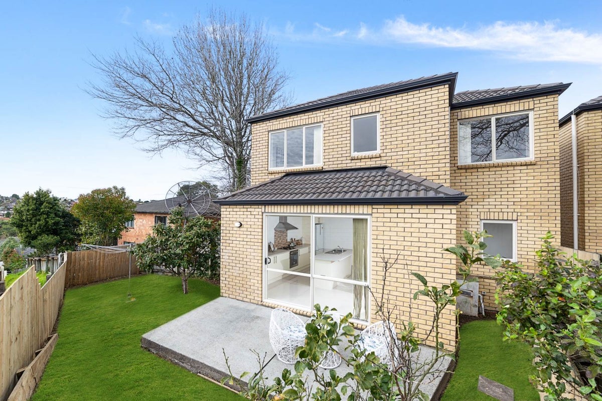 33 Masons Road, Oteha, Auckland - Carousel 2