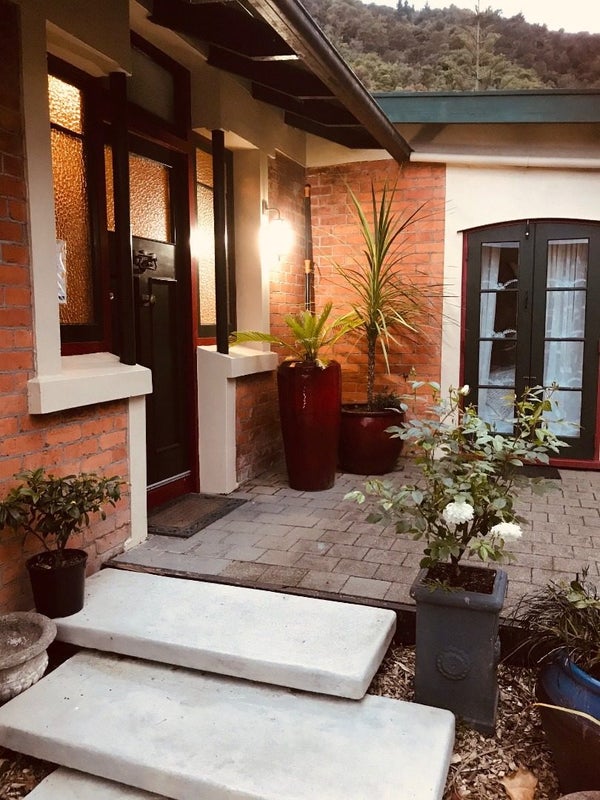 8 Rutland Street, Picton - Carousel 19