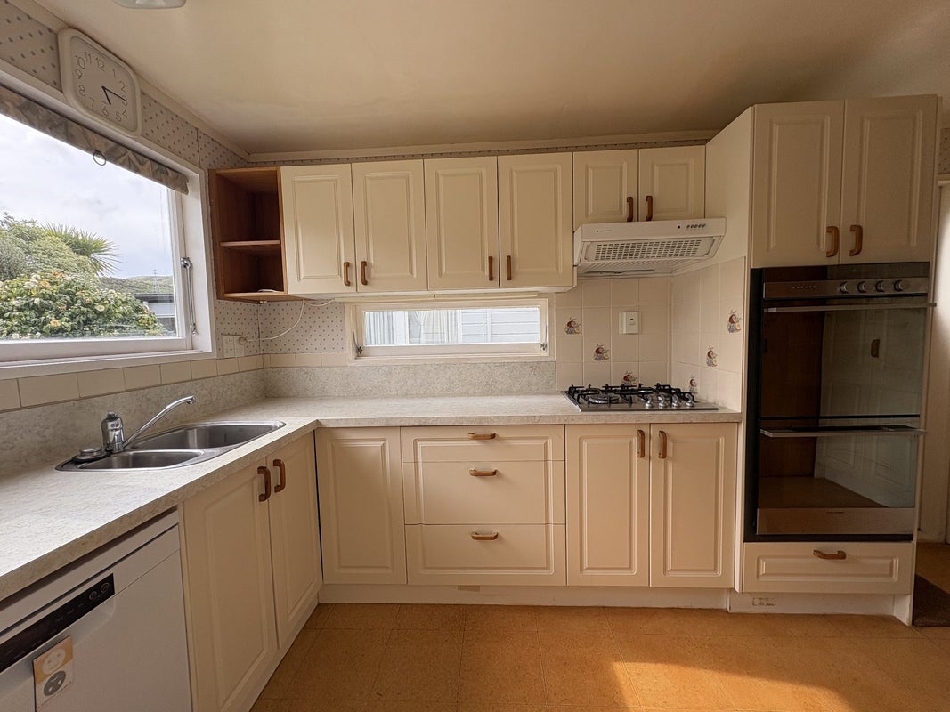 14 Haast Close, Kelson, Lower Hutt - Carousel 2