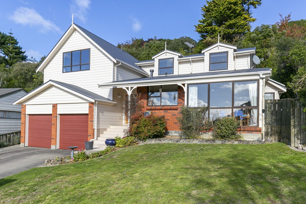 34 Peterhouse Street, Tawa, Wellington - Carousel 1