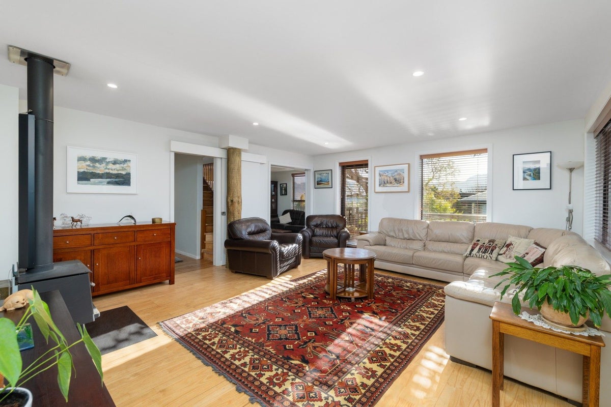 4 James Drive, Diamond Harbour, Lyttelton - Carousel 2