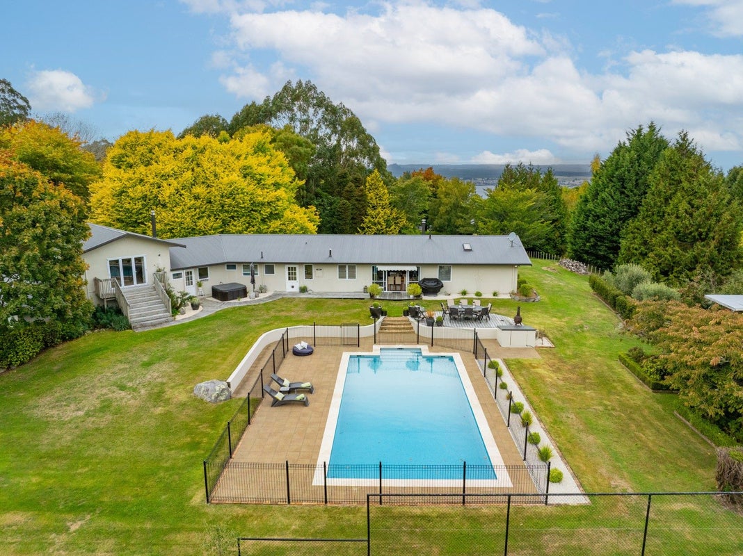 142 Gillespie Place, Acacia Bay, Taupo - Carousel 1