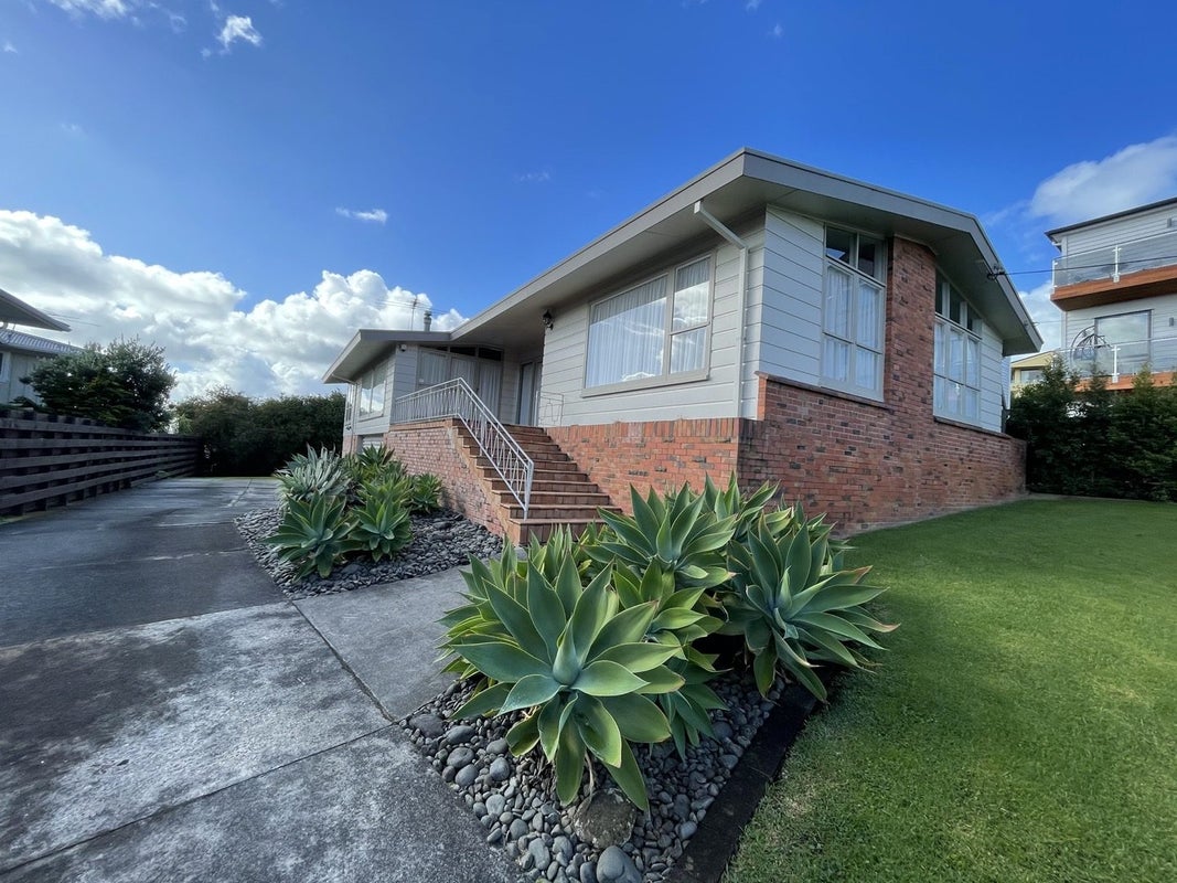 9 Gilliam Street, New Lynn, Auckland - Carousel 1