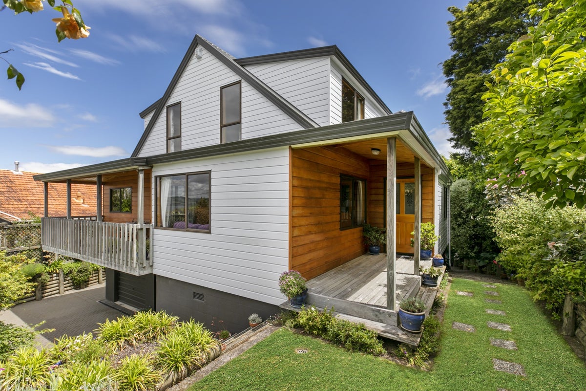 2 Grand Vue Road, Kawaha Point, Rotorua - Carousel 2