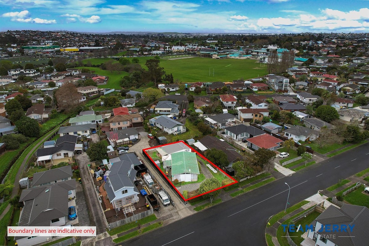 30 Casuarina Road, Half Moon Bay, Auckland - Carousel 1