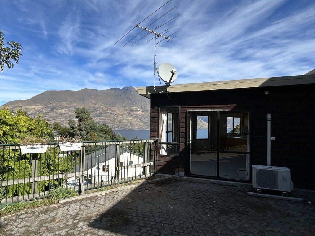 10B Wye Place, Fernhill, Queenstown - Carousel 1