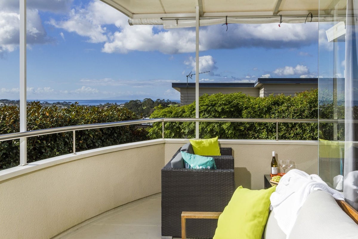 3/133 Carlisle Road, Northcross, Auckland - Carousel 2