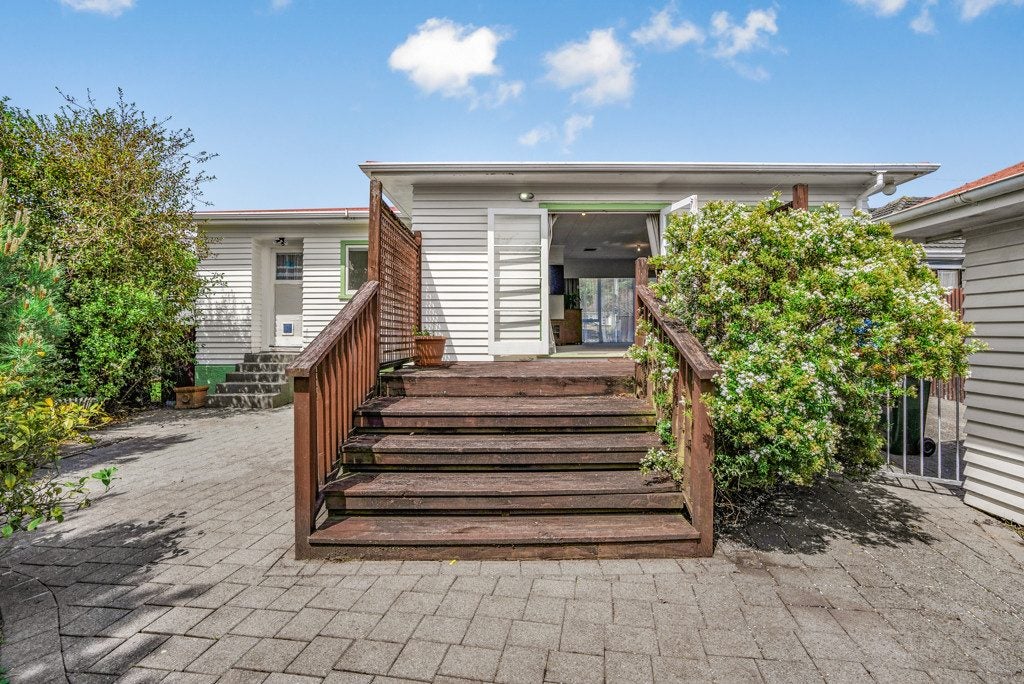 66 Wainuiomata Road, Wainuiomata, Lower Hutt - Carousel 22