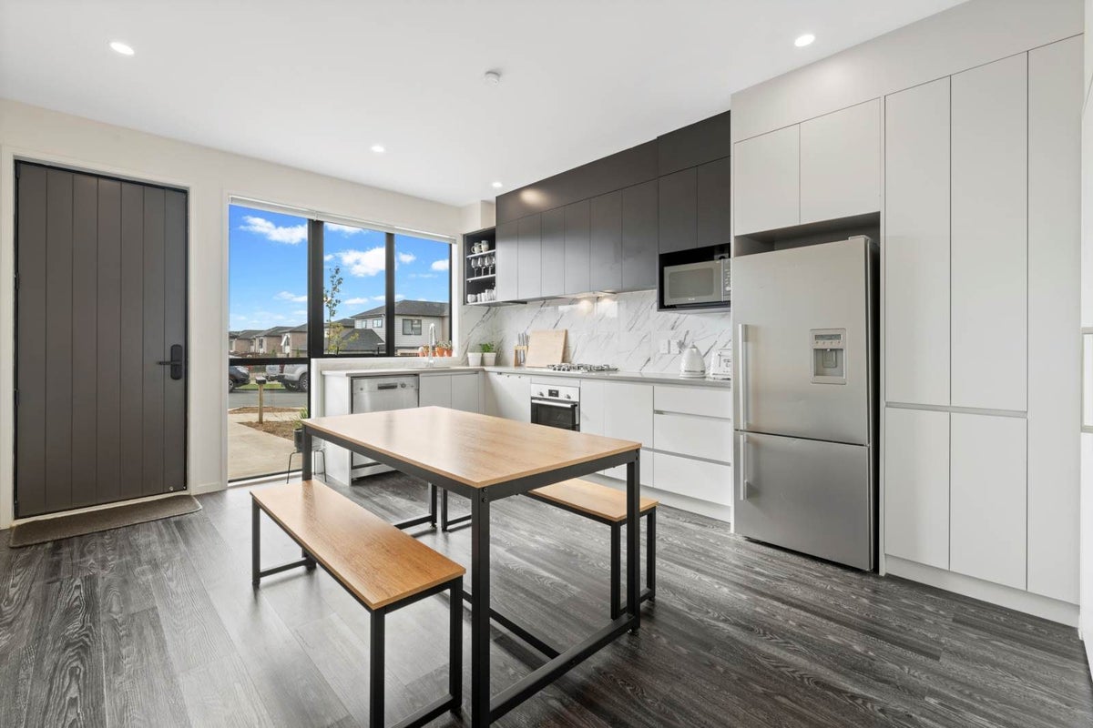 18 Routhmore Street, Flat Bush, Auckland - Carousel 2