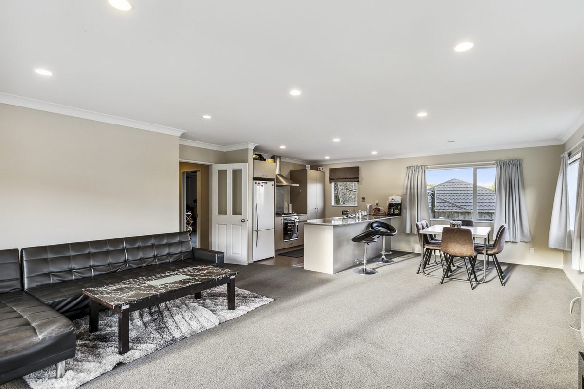 5 Gifford Grove, Churton Park, Wellington - Carousel 2