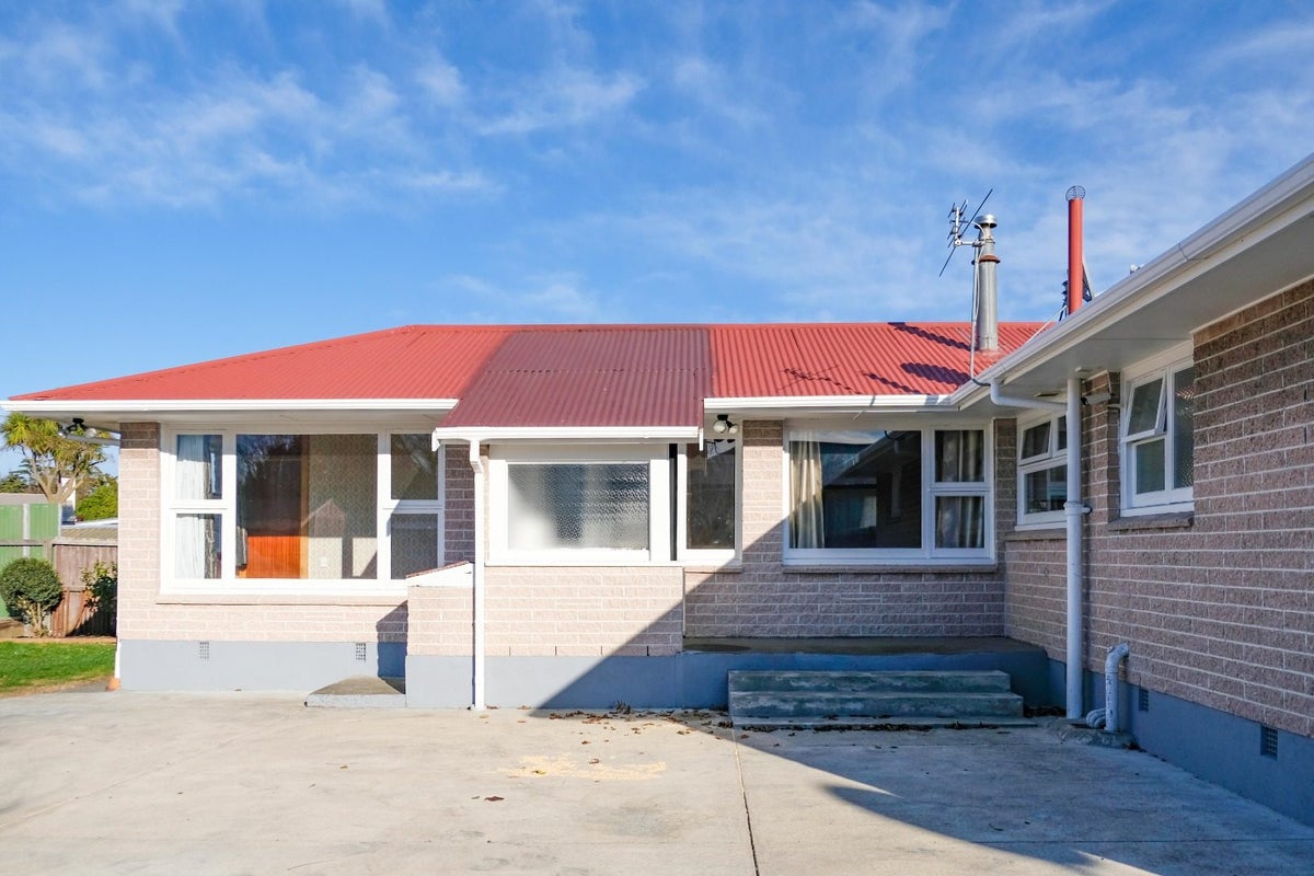 2/107 Halswell Road, Hillmorton, Christchurch - Carousel 1