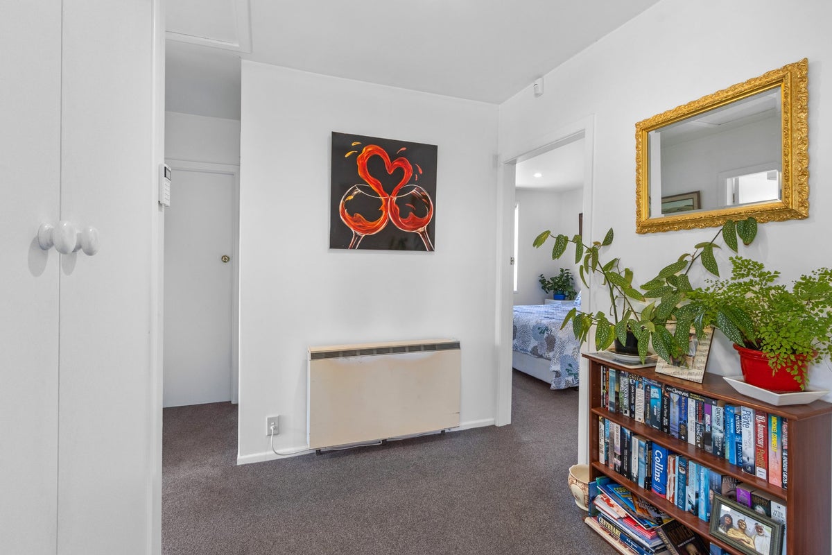 1/4 Dilworth Street, Riccarton, Christchurch - Carousel 13