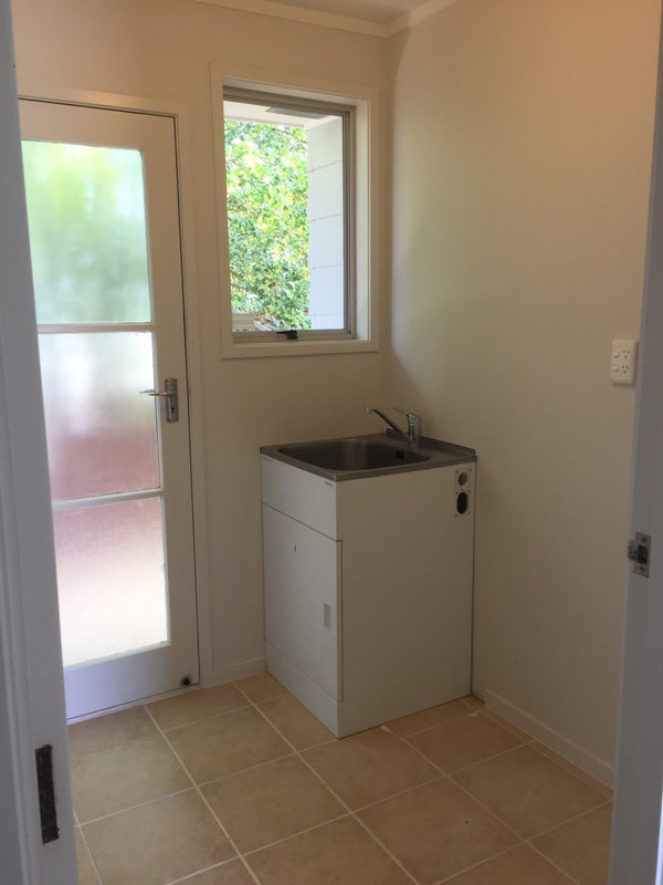 17B Lipton Grove, Opaheke, Papakura - Carousel 6