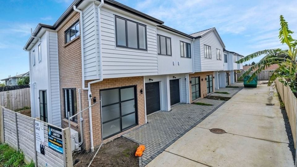 37F Court Town Close, Mangere, Auckland - Carousel 1