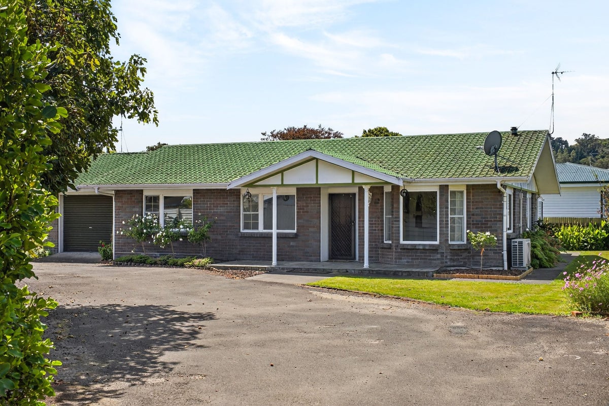 80 Iranui Road, Inner Kaiti, Gisborne - Carousel 1