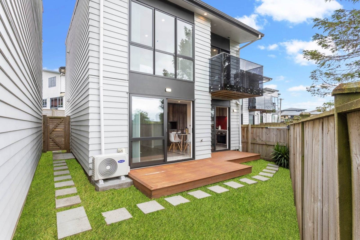 9D Pah Road, Papatoetoe, Auckland - Carousel 1