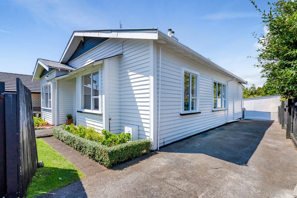 3 Tukapa Street, Westown, New Plymouth - Carousel 2