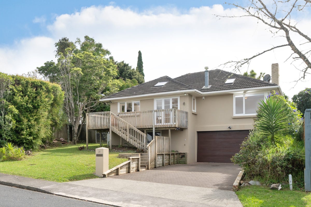 21 James Evans Drive, Northcote, Auckland - Carousel 1