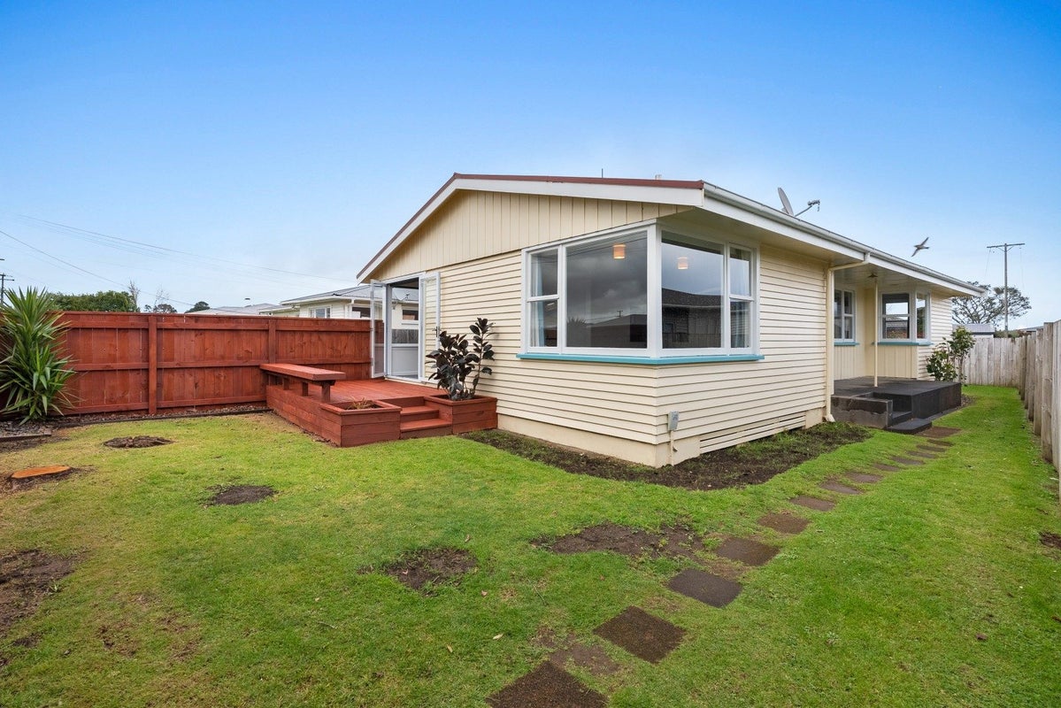 9 Truby King Street, Merrilands, New Plymouth - Carousel 2