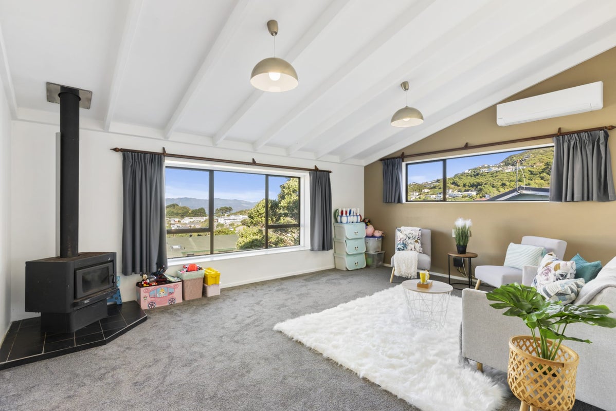 11 Mclintock Street, Johnsonville, Wellington - Carousel 2