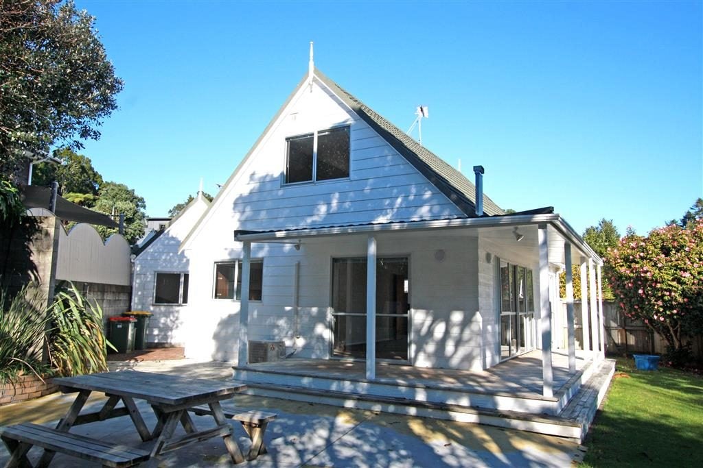 5 Lombardy Place, Whalers Gate, New Plymouth - Carousel 1