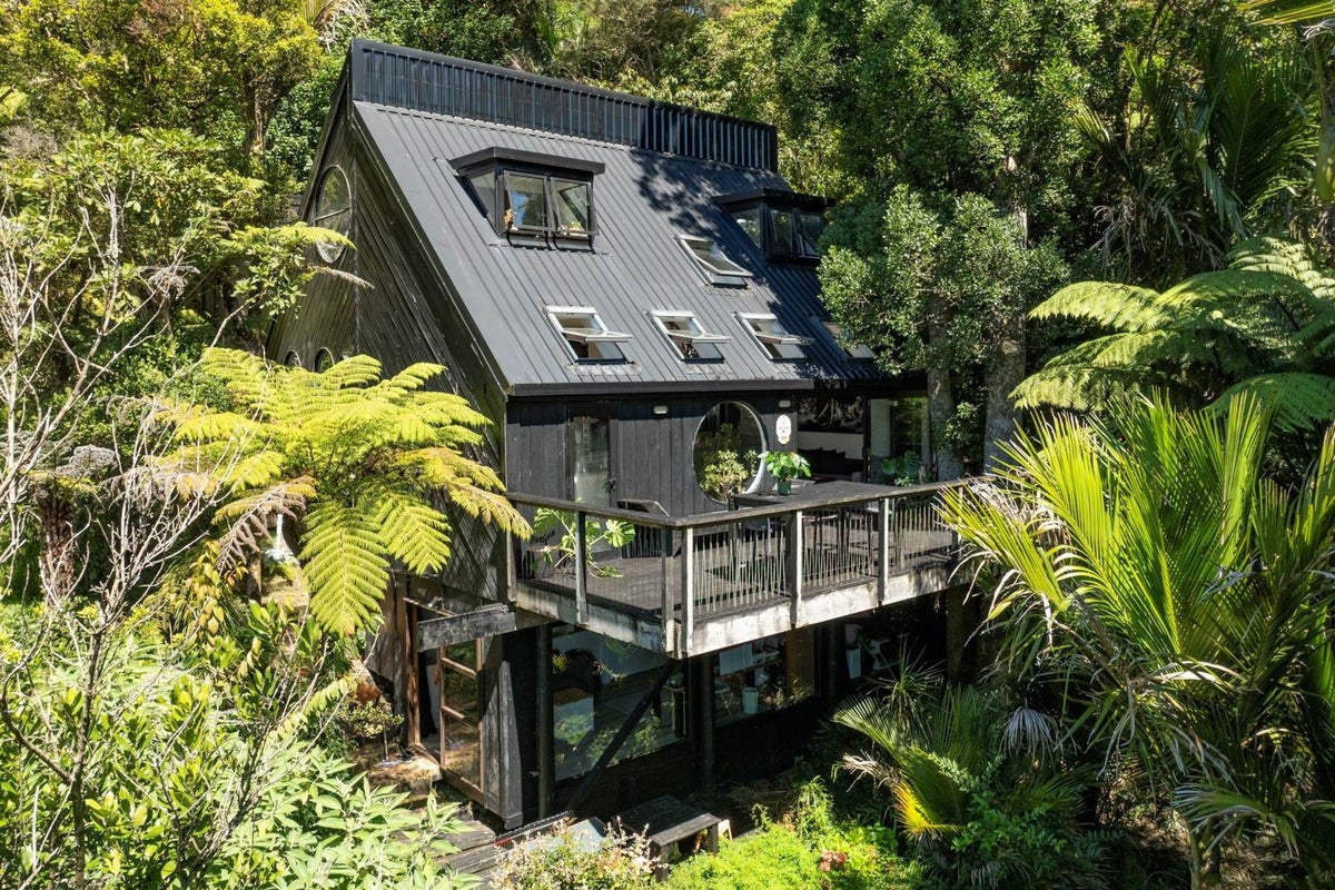 43 Kohu Road, Titirangi, Auckland - Carousel 1