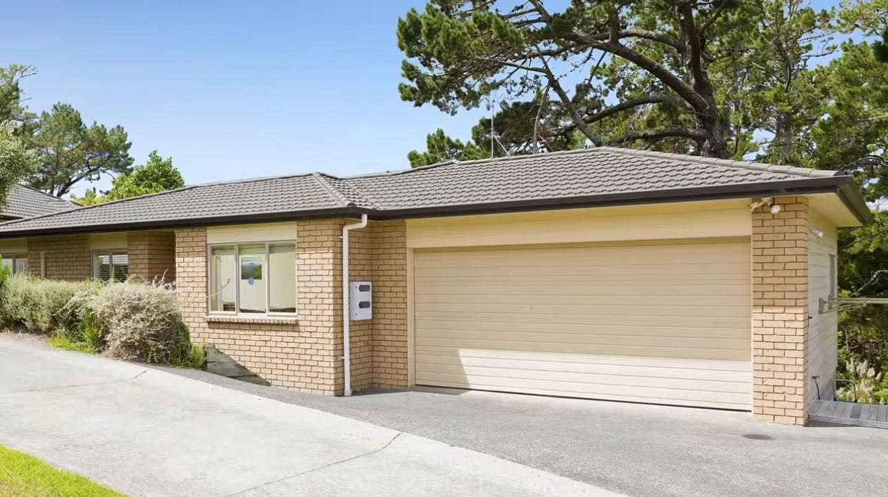 29 Quincey Place, Massey, Auckland - Carousel 1