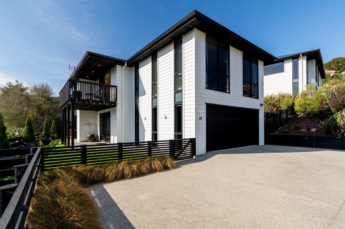 24 Brugh Place, Andersons Bay, Dunedin - Carousel 1