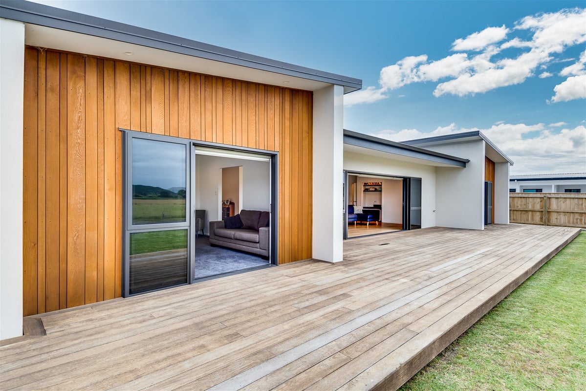 27 Pohutukawa Drive, Eskdale, Napier - Carousel 2