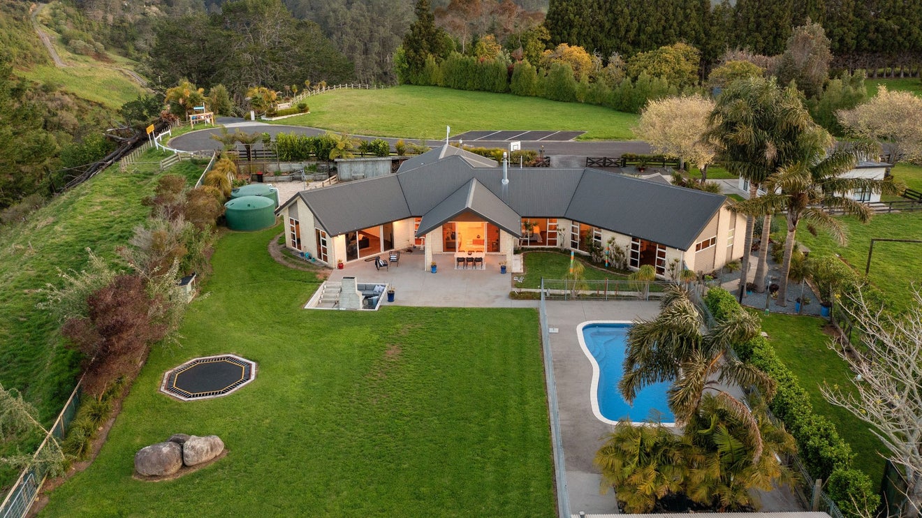 89 Gasson Lane, Pyes Pa, Tauranga - Carousel 1