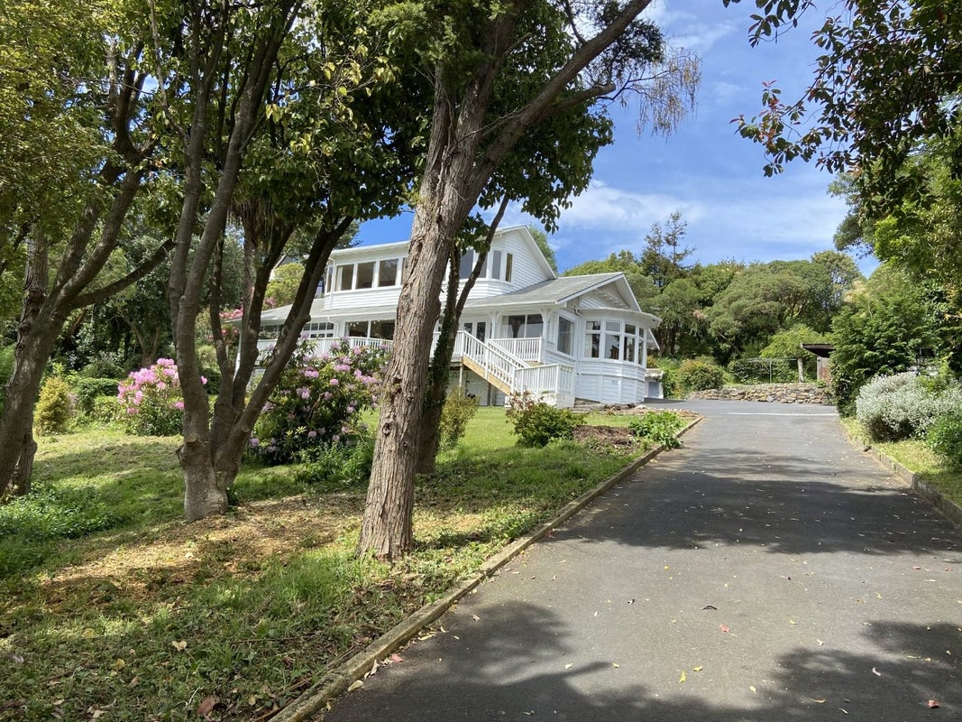 21 Marine Parade, Macandrew Bay, Dunedin - Carousel 1