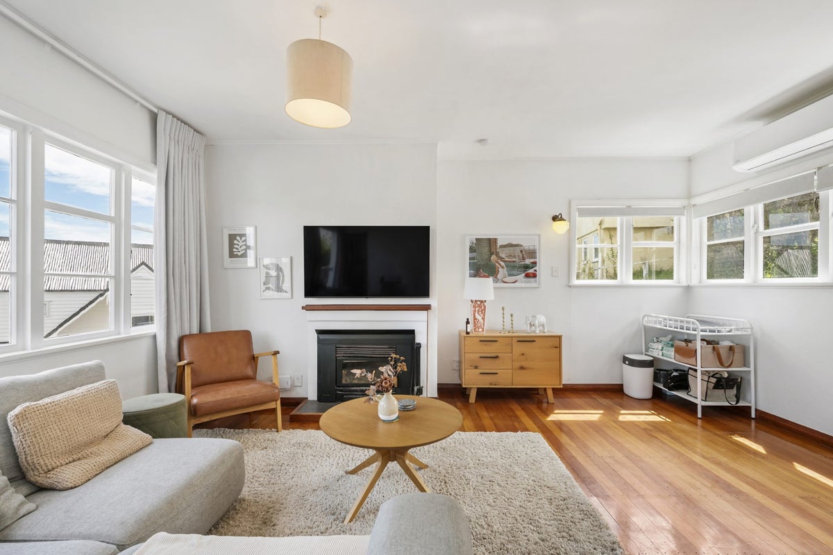 11 Himalaya Crescent, Khandallah, Wellington - Carousel 2