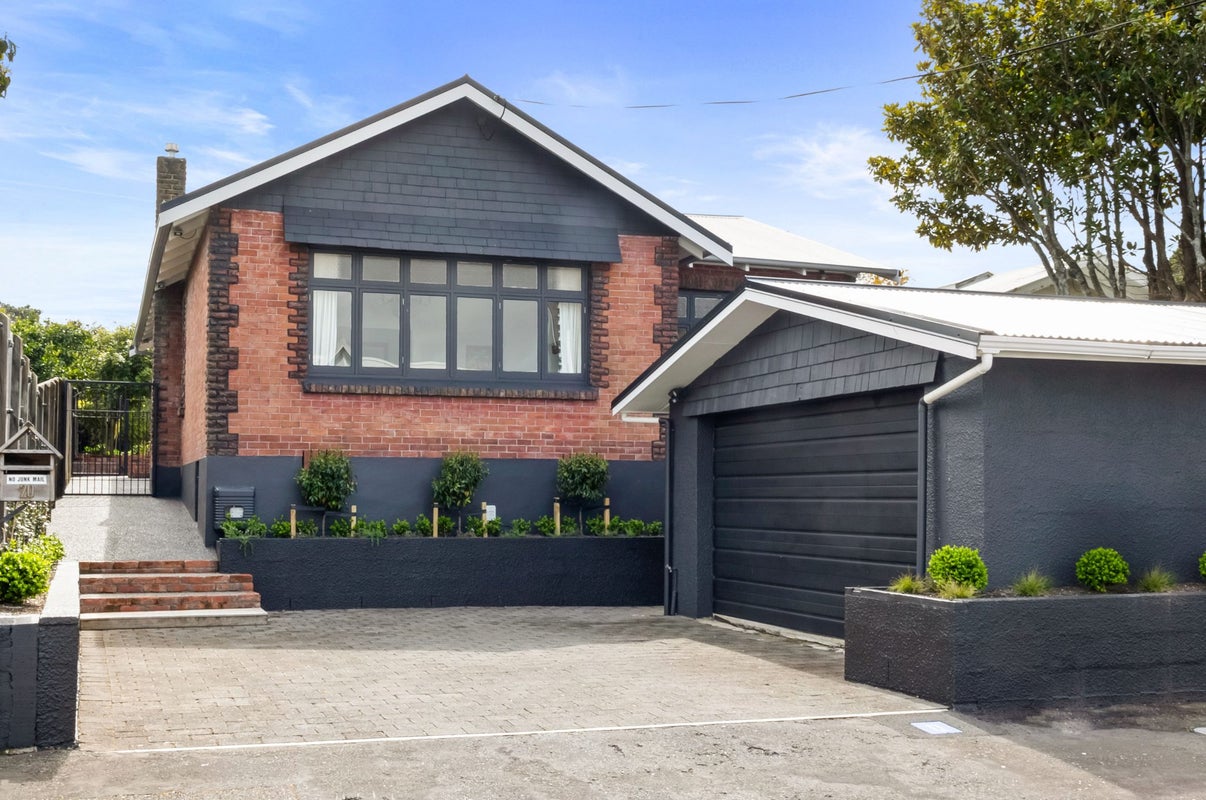20 Wallace Place, Westown, New Plymouth, Taranaki - Carousel 1