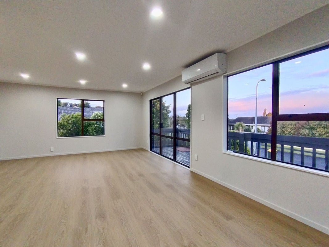 24 Sandgate Avenue, Botany Downs, Auckland - Carousel 2