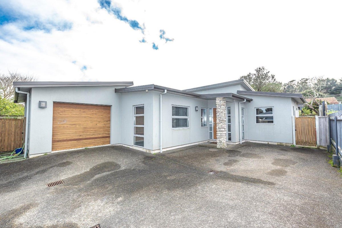 4 Grey Street, Regent, Whangarei - Carousel 1