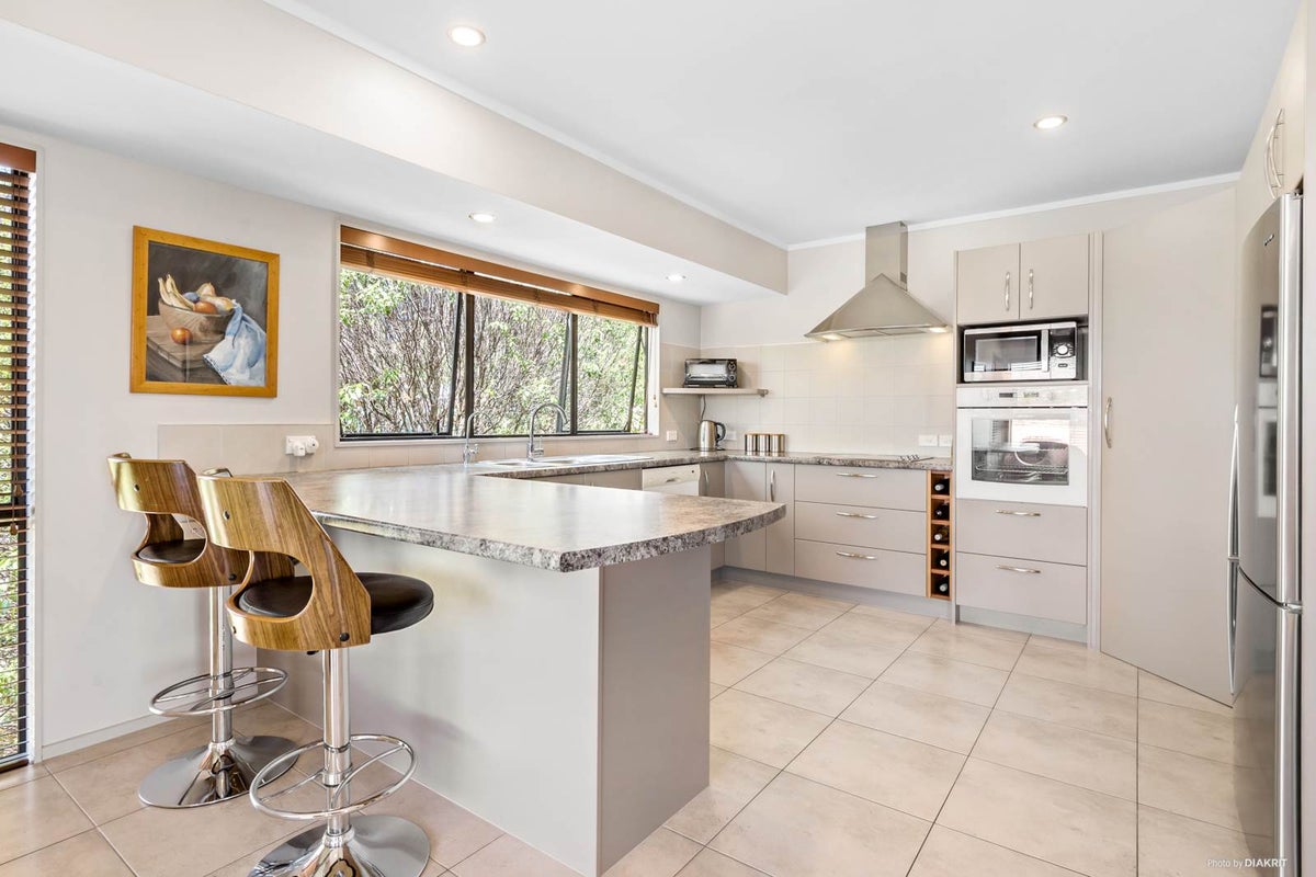 20 Orangewood Drive, Northpark, Auckland - Carousel 2