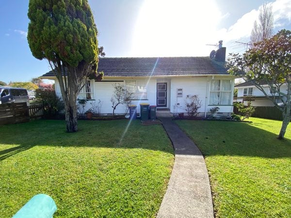 2 Ennis Avenue, Pakuranga Heights, Auckland - Carousel 2