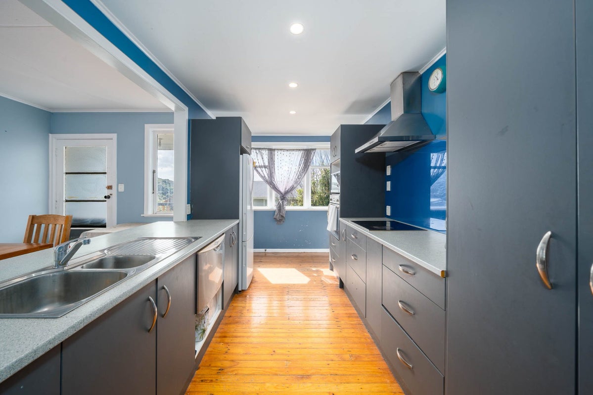 11 Rangituhi Crescent, Takapuwahia, Porirua, Wellington - Carousel 2