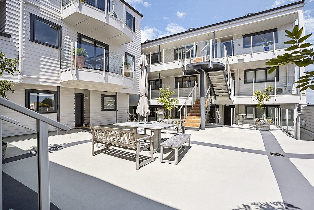 18/5 Cook Street, Howick, Auckland - Carousel 1